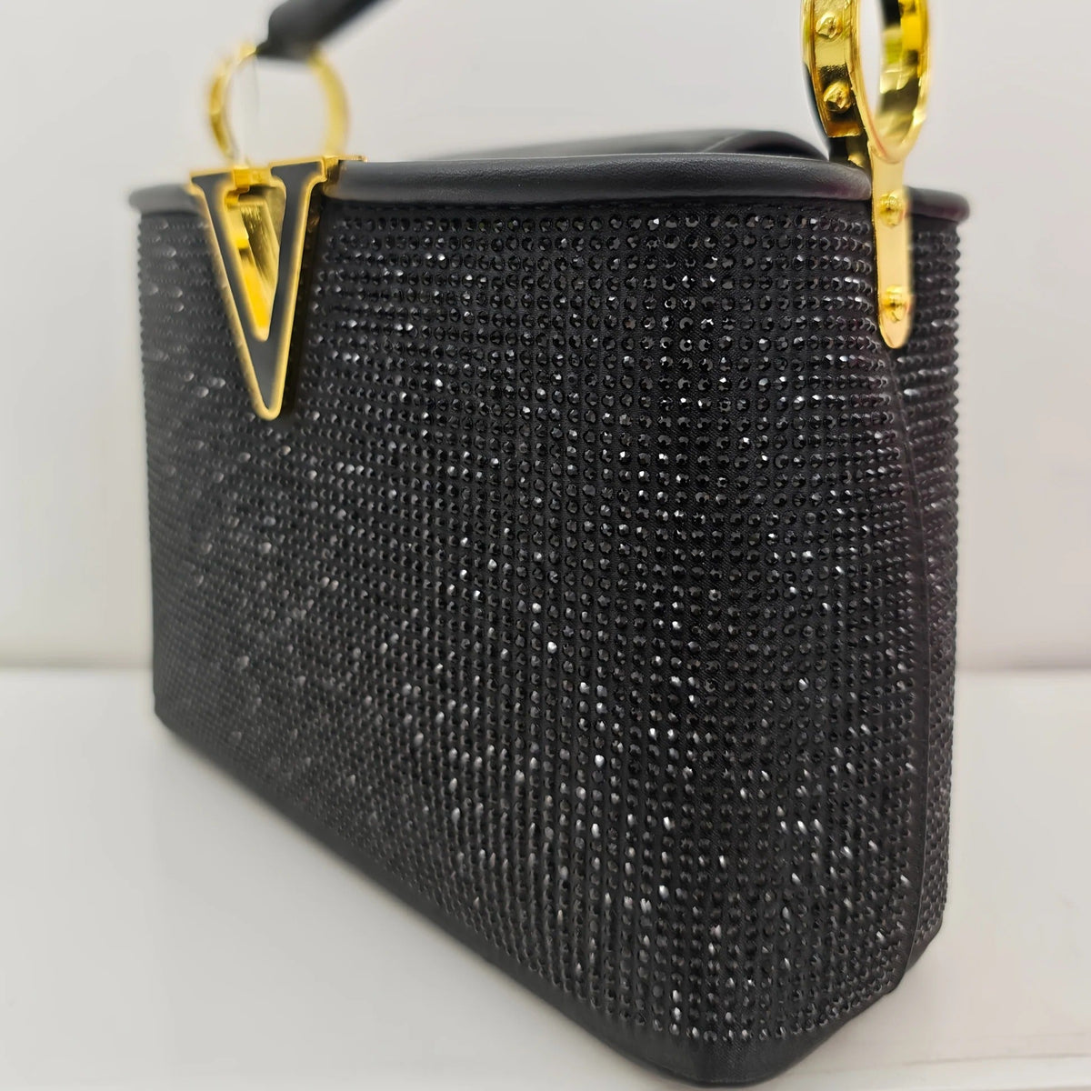 ELEGANT LV