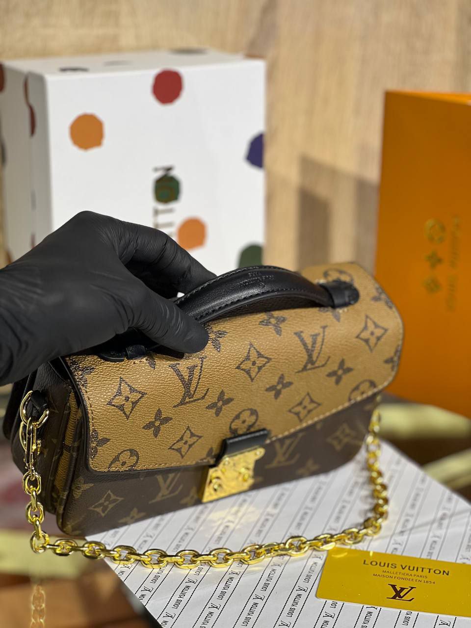 Louis Vuitton
Sac bandoulière en toile Metis East West