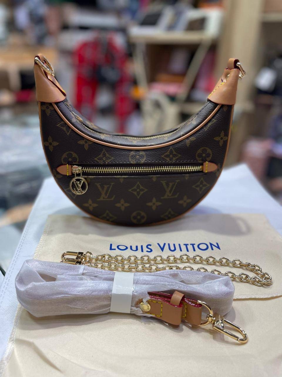 Louis Vuitton
Sac à main en cuir Loop