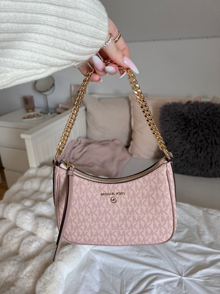 Michael Kors Outlet
Sac à bandoulière Jet Set de taille moyenne en cuir Saffiano