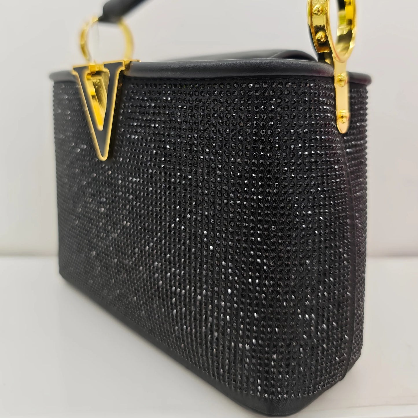 ELEGANT LV