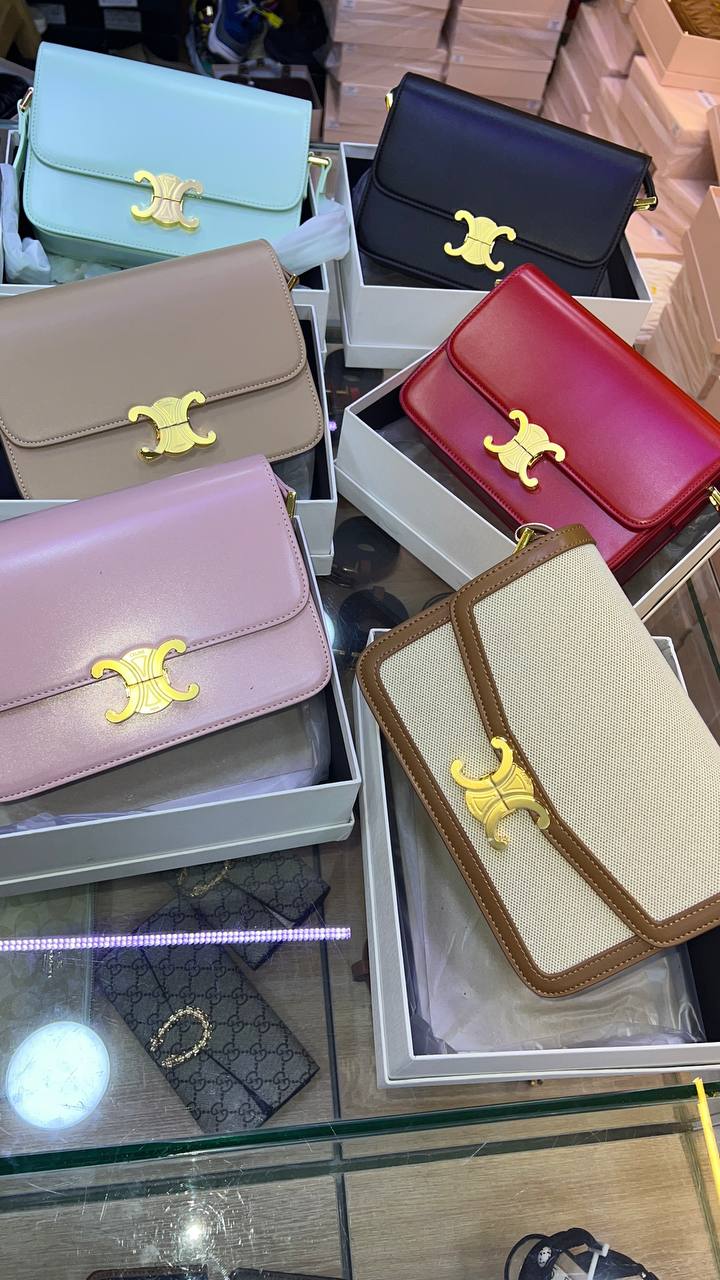 Celine
Sac à main en cuir Triomphe